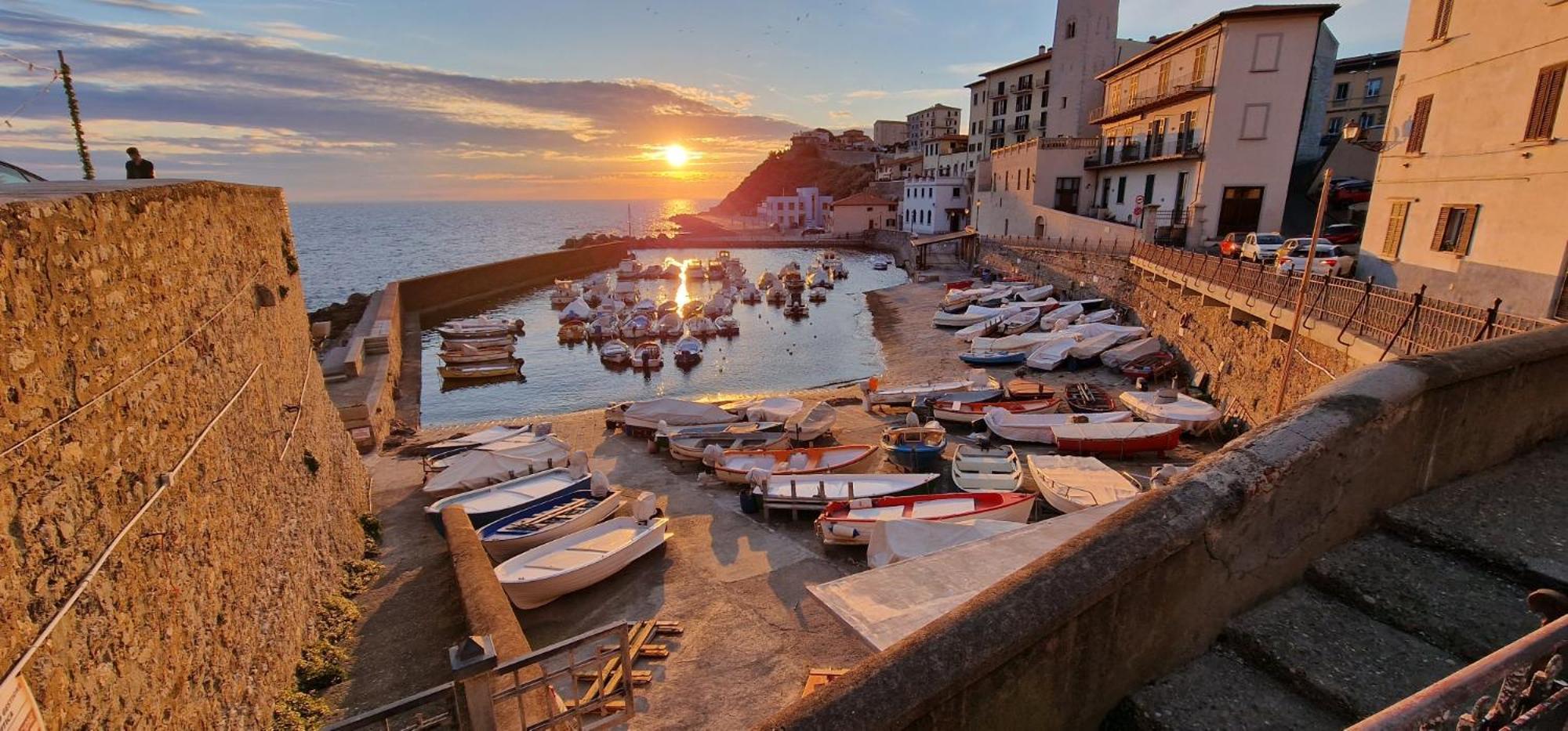 Casa Ilanfra - Appartamenti Gabbiano, Farfalla E Stella Marina Piombino Luaran gambar
